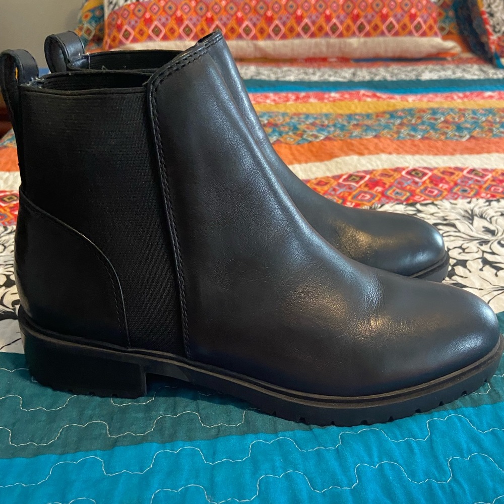 Steven madden black Chelsea boots size 8